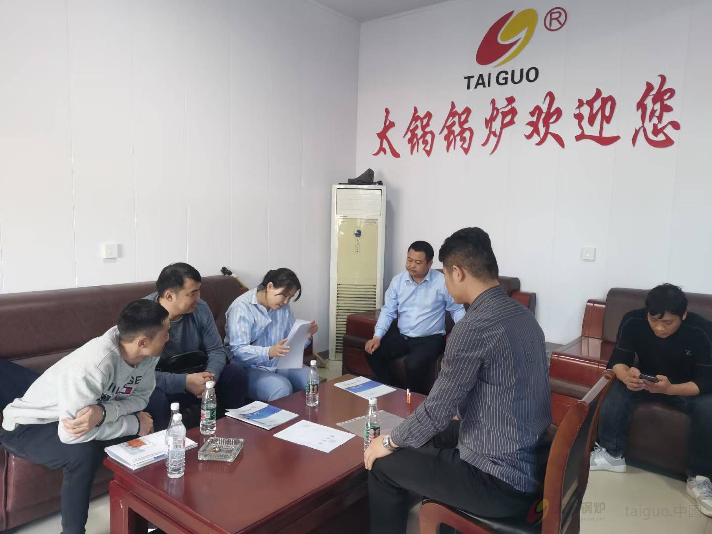 蒙古国客户来厂签订锅炉设备，并达成长期供货合作协议